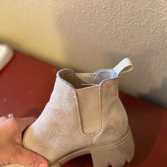 Steve Madden Chelsea Boot - Picture 3 of 4